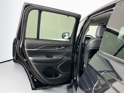 Used 2023 Jeep Grand Cherokee Limited w/ Luxury Tech Group II image 26