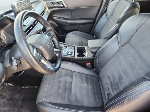 Used 2024 Mitsubishi Outlander SE image 9