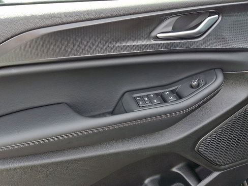 Certified 2025 Jeep Grand Cherokee Altitude image 12