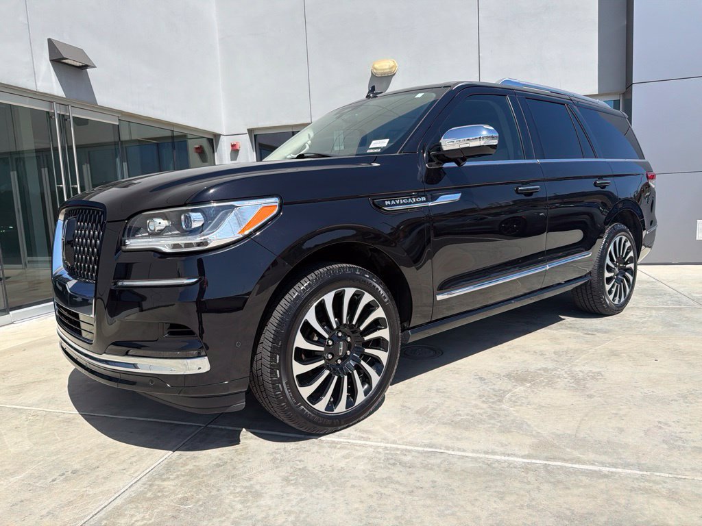 Used 2024 Lincoln Navigator Black Label AWD/4WD image 3