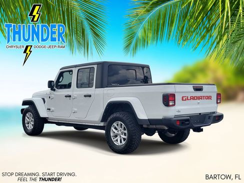 Used 2023 Jeep Gladiator Sport AWD/4WD image 3