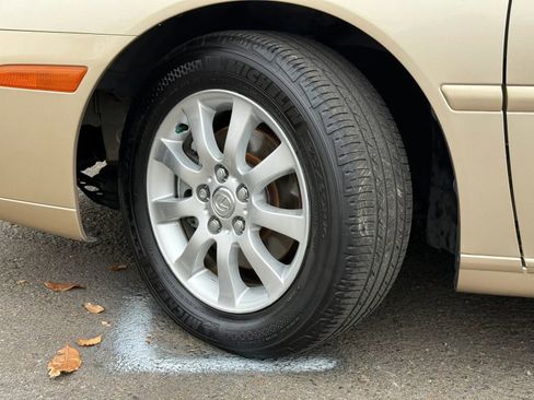 Used 2003 Lexus ES 330 FWD image 11