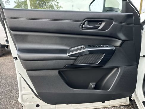 Used 2023 Nissan Pathfinder SV image 19