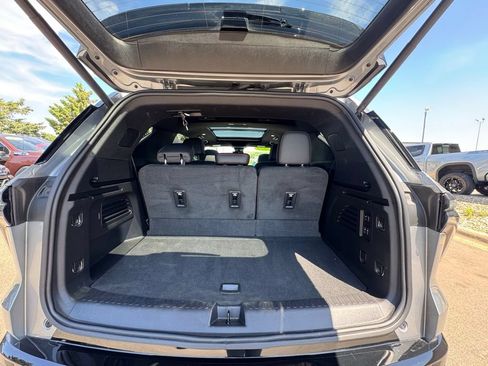 Used 2024 Chevrolet Traverse RS w/ LPO, Floor Liner Package AWD/4WD image 40