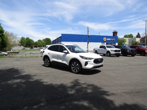 Used 2024 Ford Escape Platinum AWD/4WD image 35