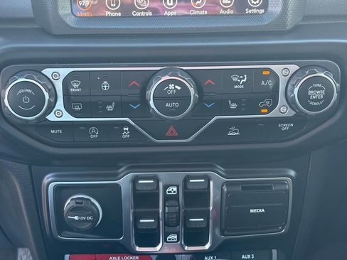 Used 2022 Jeep Gladiator Mojave w/ Cold Weather Group AWD/4WD image 27
