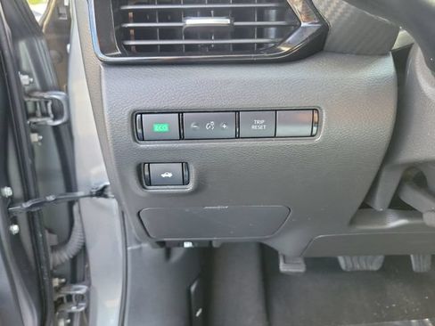 Used 2022 Nissan Sentra SV FWD image 19