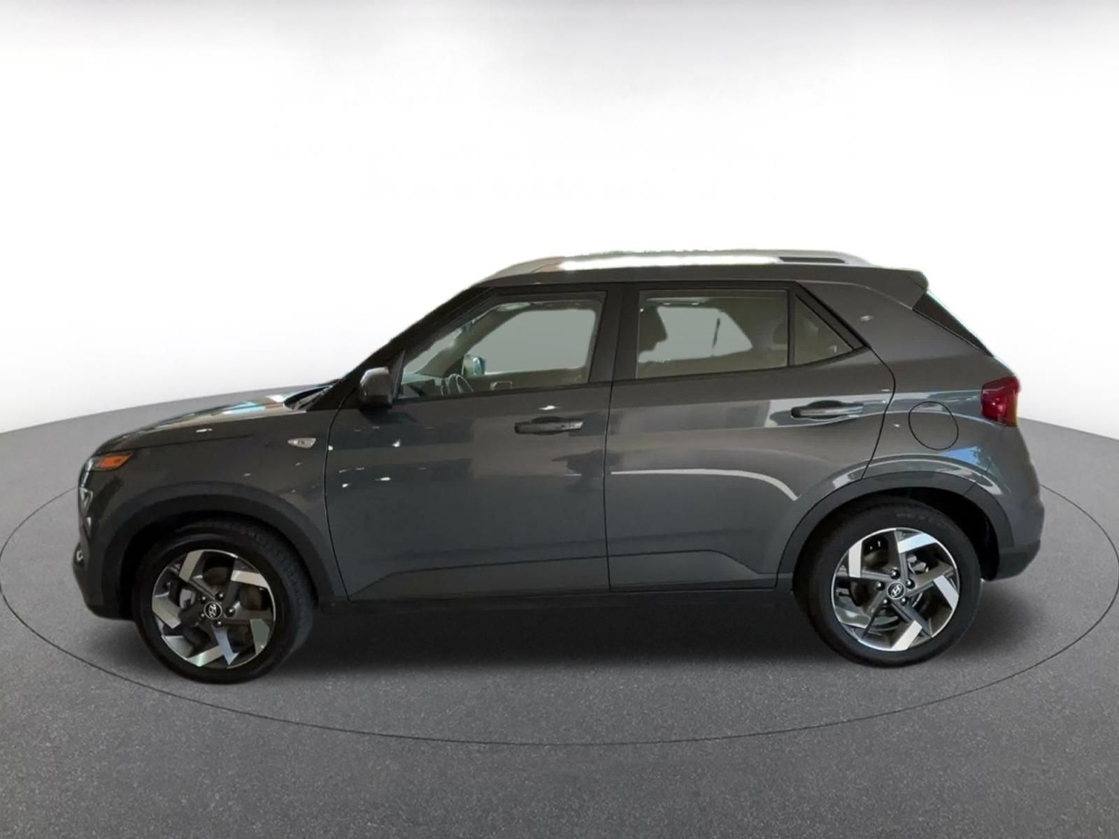 Used 2026 Hyundai Venue SEL FWD image 8