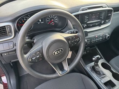 Used 2017 Kia Sorento LX image 10