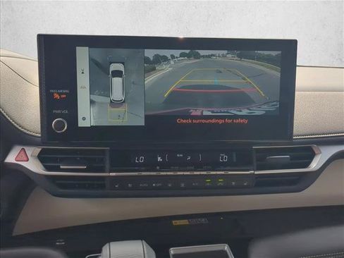 Certified 2025 Toyota Sienna Platinum AWD/4WD image 19
