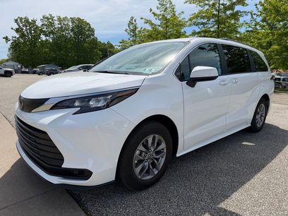 Used 2025 Toyota Sienna LE
