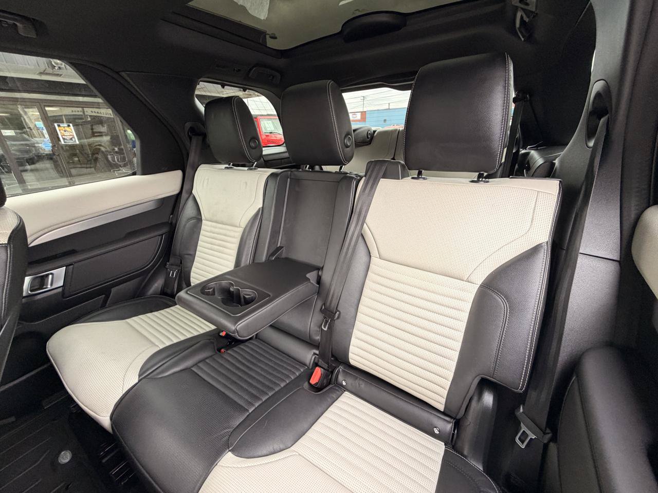 Used 2021 Land Rover Discovery S R-Dynamic AWD/4WD image 17
