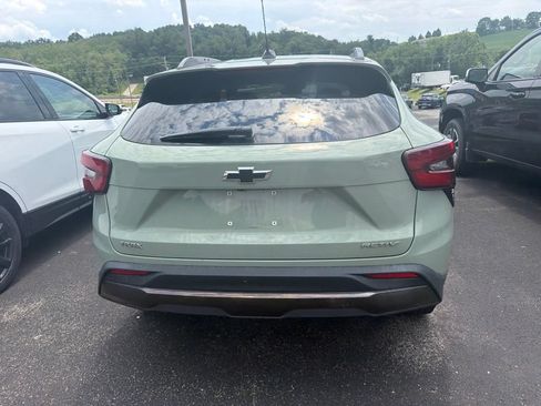Used 2024 Chevrolet Trax ACTIV w/ Sunroof Package FWD image 5