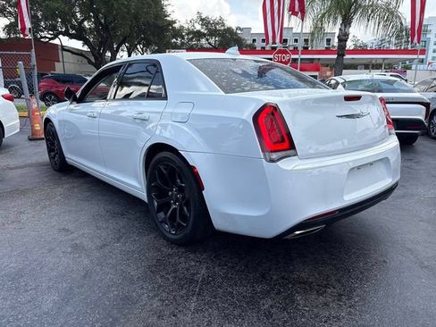 Used 2019 Chrysler 300 Touring w/ Sport Appearance Package RWD image 10