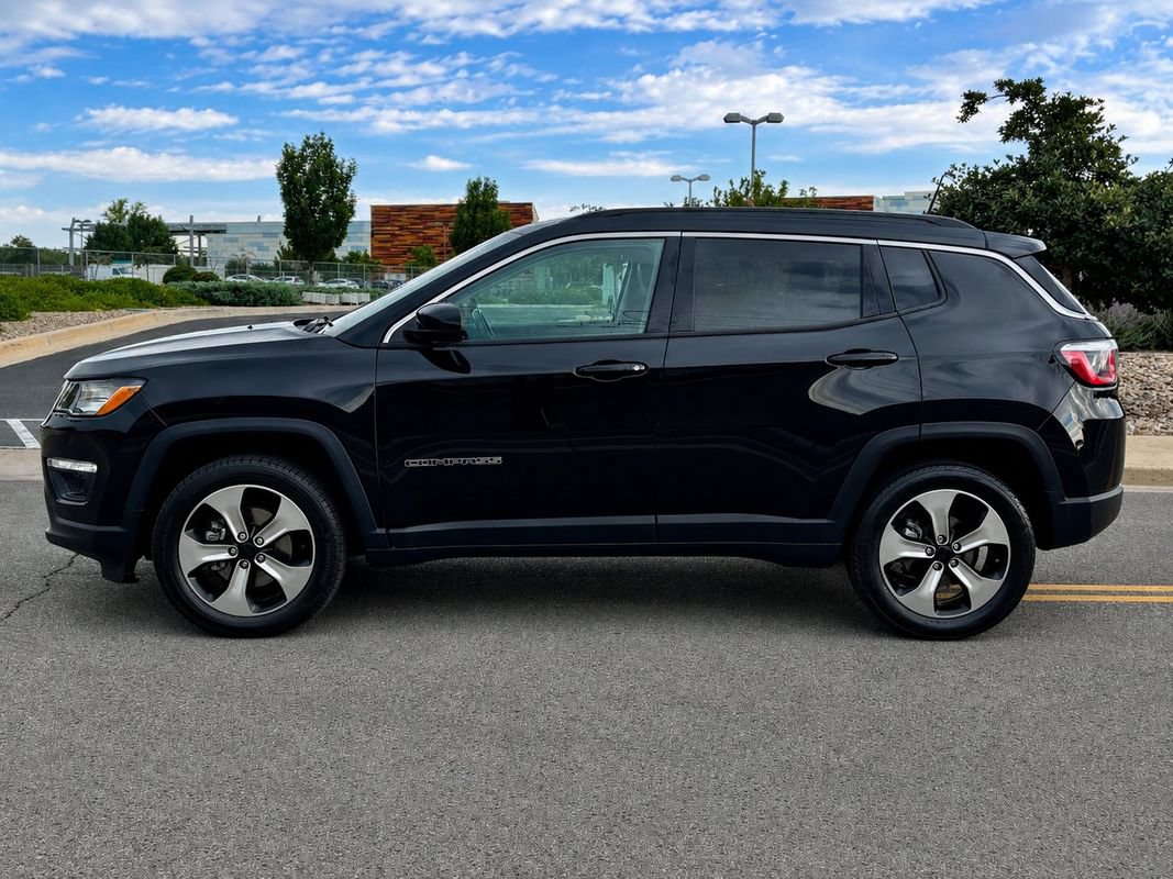 Used 2017 Jeep Compass Latitude w/ Popular Equipment Group AWD/4WD image 2