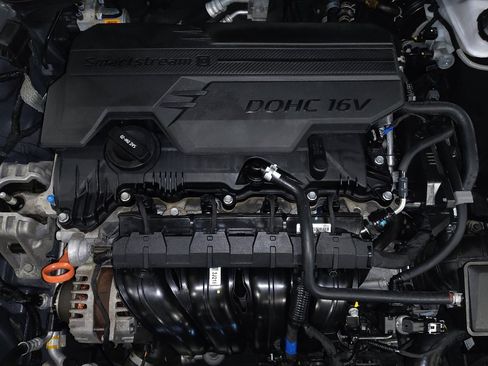 Used 2024 Hyundai Elantra Limited image 30