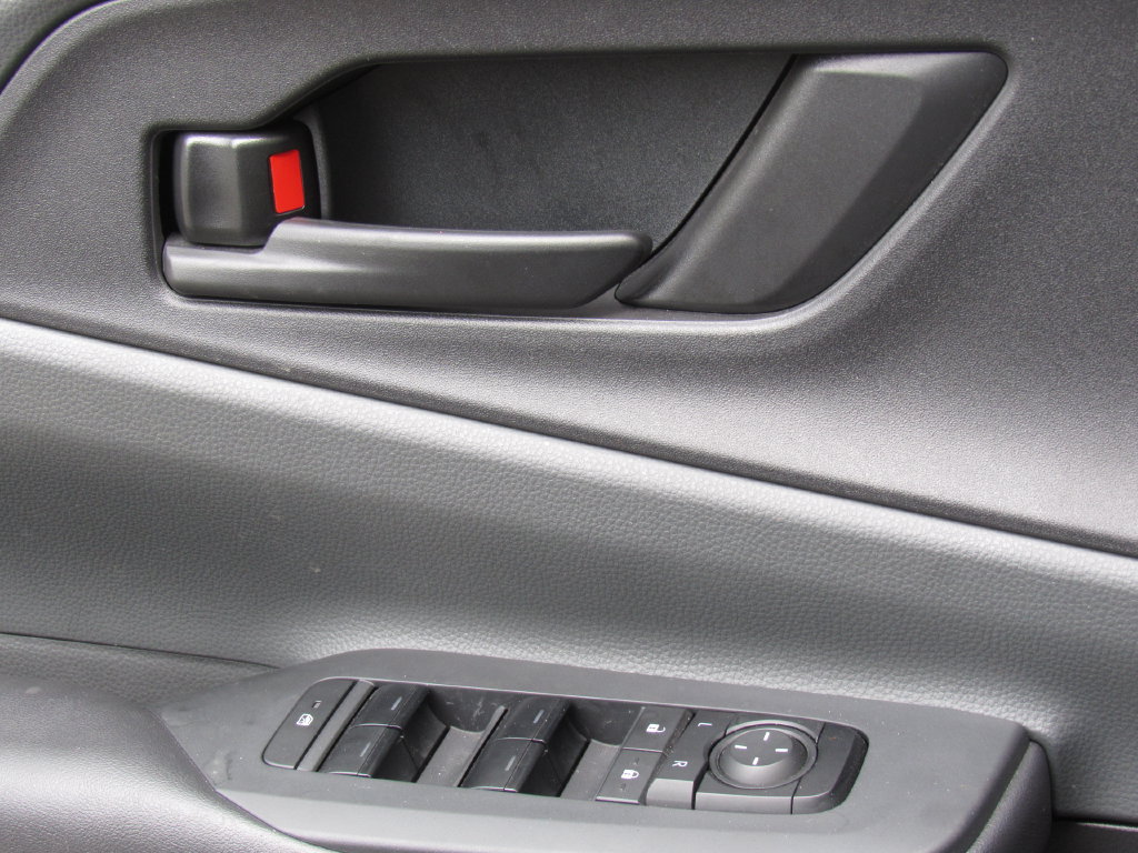 Certified 2025 Toyota Prius LE FWD image 32