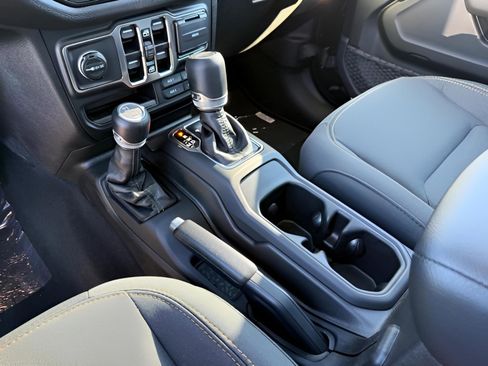 New 2026 Jeep Gladiator Sport AWD/4WD image 24