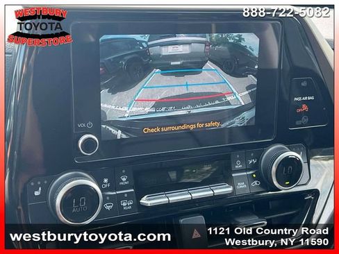 Used 2023 Toyota Highlander XLE AWD/4WD image 36