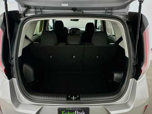 Used 2025 Kia Soul LX w/ LX Technology Package FWD image 29
