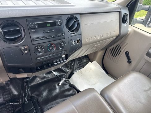 Used 2008 Ford F350 4x4 Regular Cab DRW Super Duty image 13