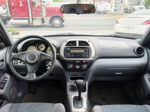 Used 2002 Toyota RAV4 4WD image 17