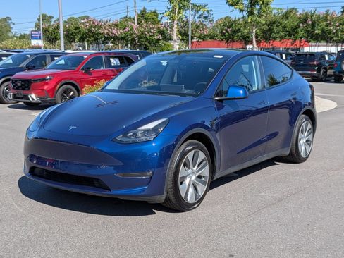 Used 2023 Tesla Model Y Long Range AWD/4WD image 7