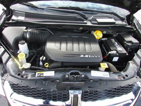 Used 2015 Dodge Grand Caravan SXT image 34