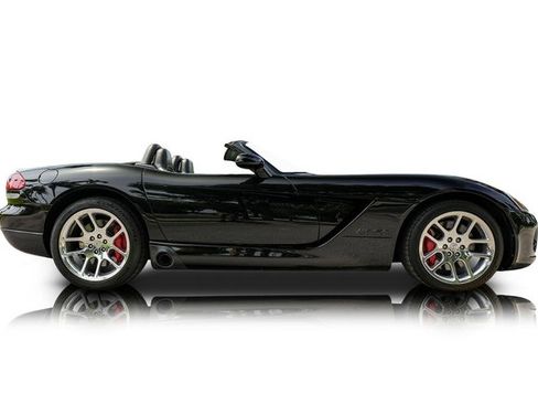 Used 2005 Dodge Viper SRT-10 RWD image 2