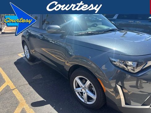 Used 2025 Kia Soul LX w/ LX Technology Package FWD image 1