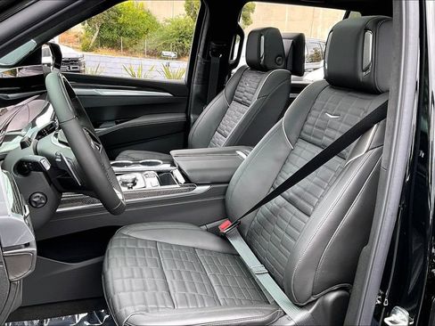 New 2026 Cadillac Escalade ESV V image 12