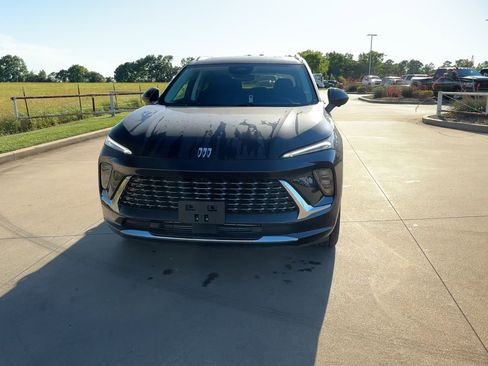 New 2025 Buick Envision Avenir image 3