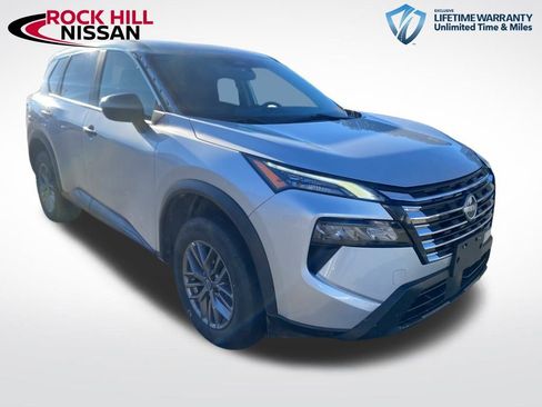 Used 2024 Nissan Rogue S image 1