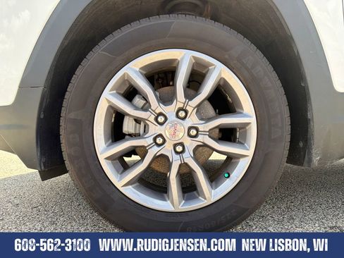 Used 2024 GMC Terrain SLT AWD/4WD image 27