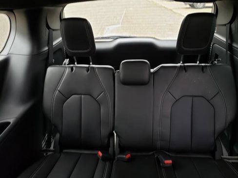 New 2026 Chrysler Voyager LX image 15