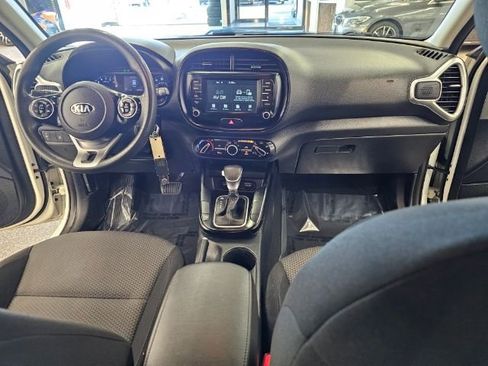 Used 2021 Kia Soul LX image 9