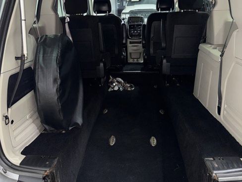 Used 2017 Dodge Grand Caravan SE w/ Power Window Group FWD image 2