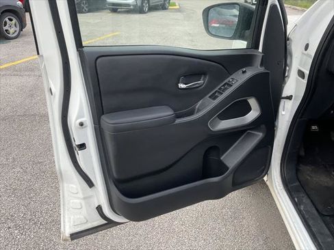 Used 2022 Nissan Frontier SV RWD image 13
