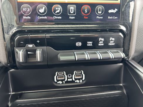 Used 2021 RAM 2500 Laramie w/ Night Edition image 15