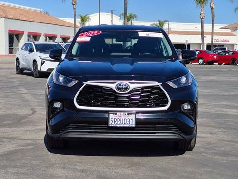 Used 2025 Toyota Highlander LE image 2