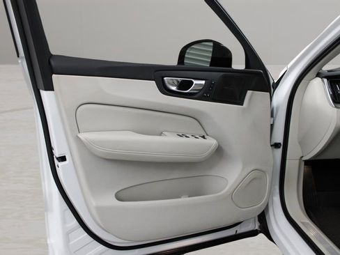 Certified 2023 Volvo XC60 B5 Ultimate w/ Climate Package image 57