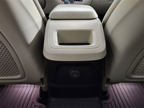 Used 2025 Volvo XC60 T8 Plus w/ Protection Package Premier image 30