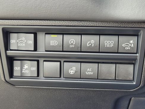 Used 2025 Toyota Tundra Platinum AWD/4WD image 24