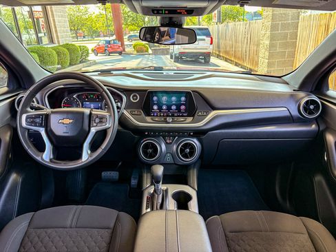 Used 2021 Chevrolet Blazer LT FWD image 2