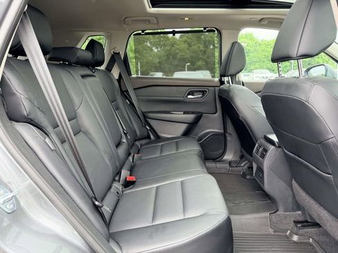 Used 2023 Nissan Rogue SV w/ SV Premium B Package FWD image 11