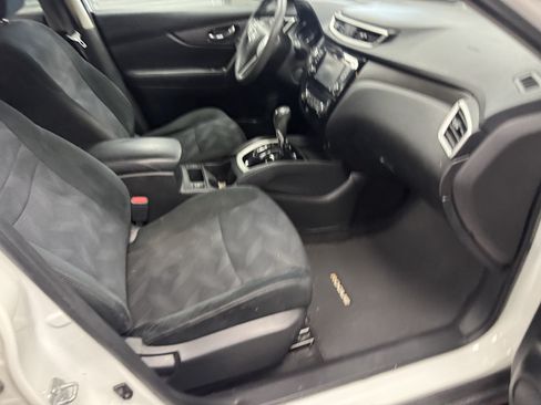 Used 2016 Nissan Rogue SV w/ SV Premium Package AWD/4WD image 10