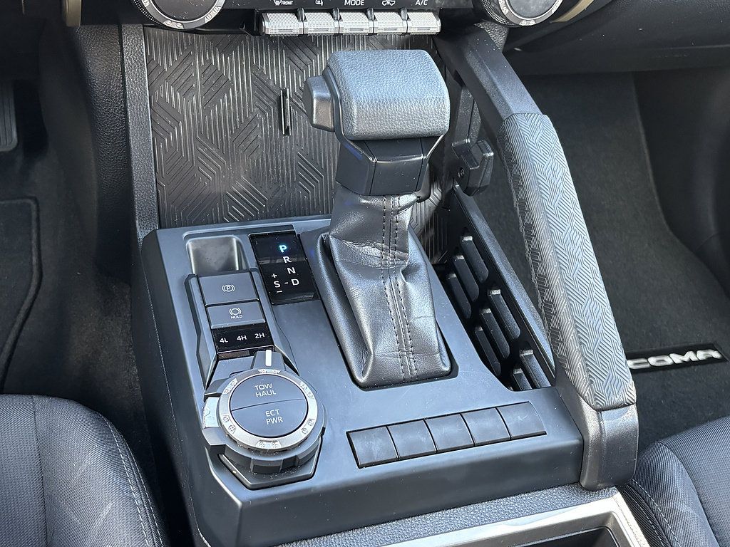 Certified 2026 Toyota Tacoma SR5 AWD/4WD image 21