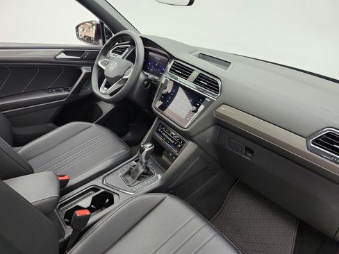 Used 2023 Volkswagen Tiguan SE R-Line FWD image 18