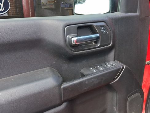 Used 2022 Chevrolet Silverado 1500 Custom AWD/4WD image 18