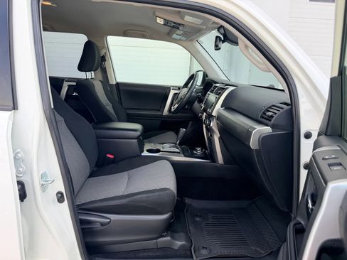 Used 2021 Toyota 4Runner SR5 AWD/4WD image 17